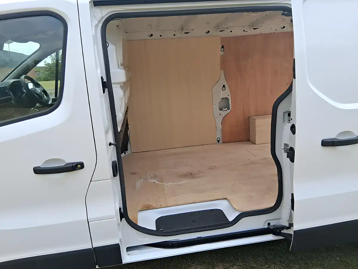 Used 2023 Renault Trafic Blue LL30 Start White - Interior and Exterior details 9
