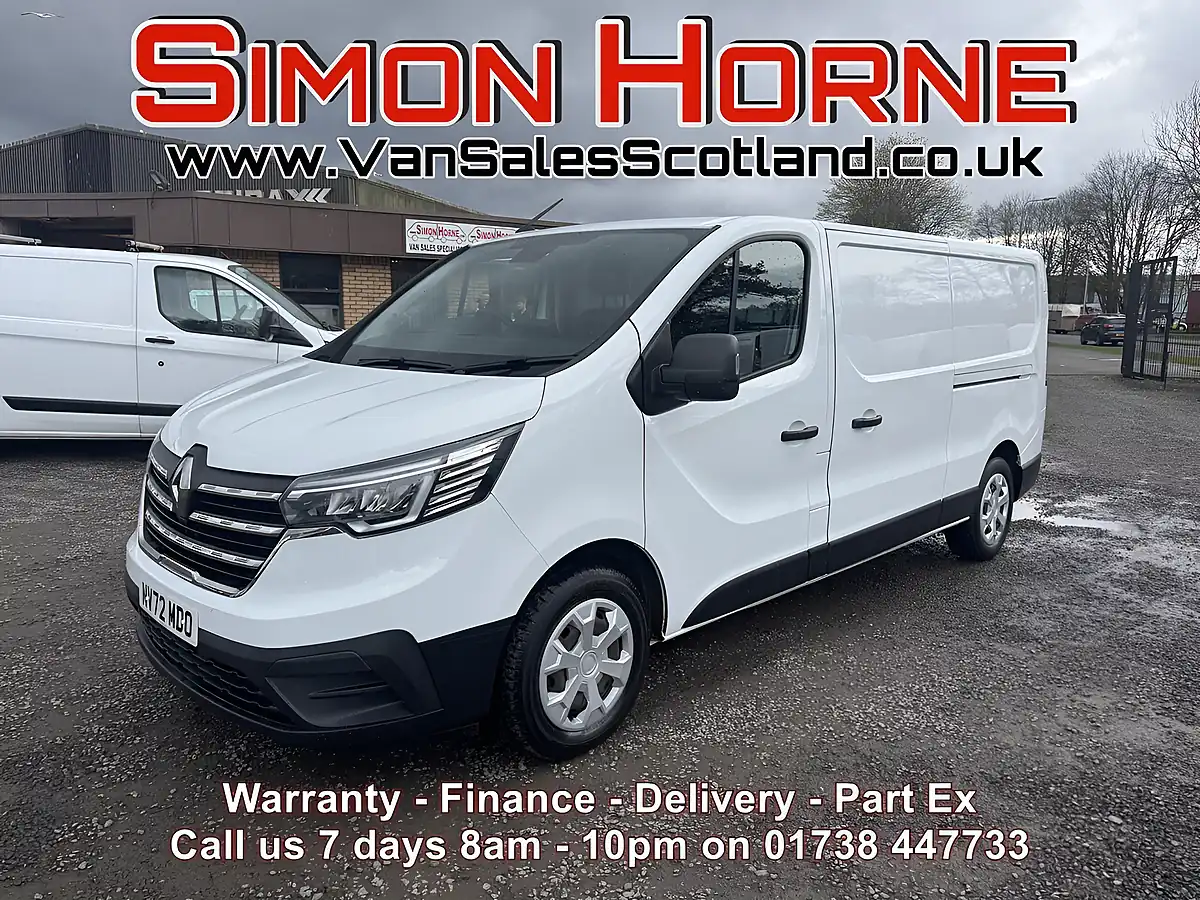 Used 2023 Renault Trafic Business+ Glacier White - Front View