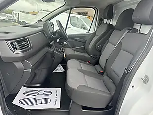 Used 2023 Renault Trafic Business+ Glacier White - Interior and Exterior details 12