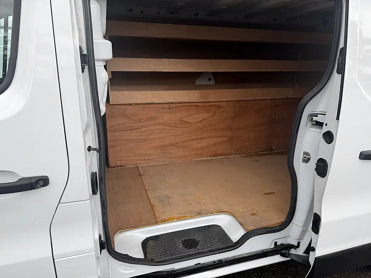 Used 2023 Renault Trafic Business+ Glacier White - Interior and Exterior details 13