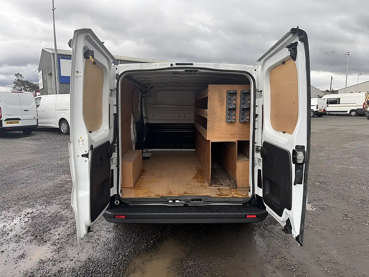 Used 2023 Renault Trafic Business+ Glacier White - Interior and Exterior details 14