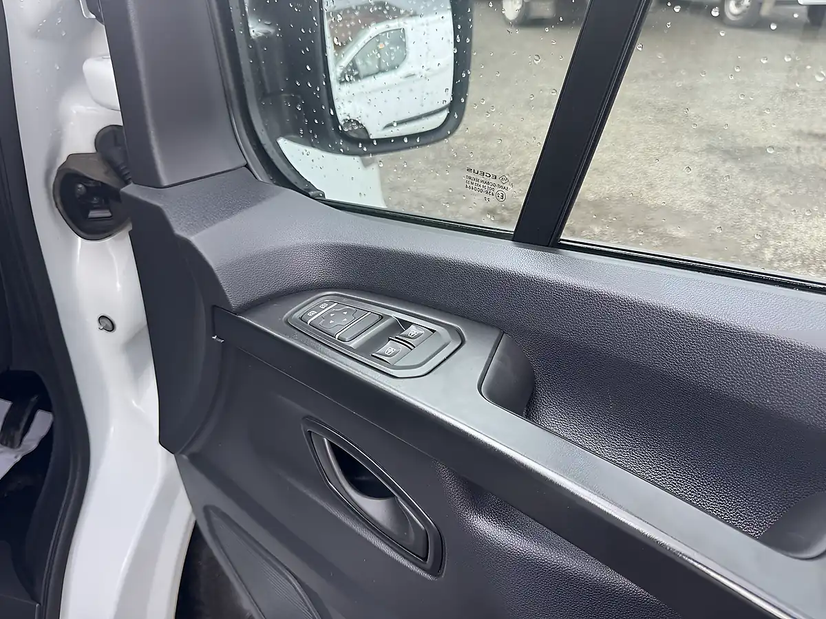 Used 2023 Renault Trafic Business+ Glacier White - Interior and Exterior details 15
