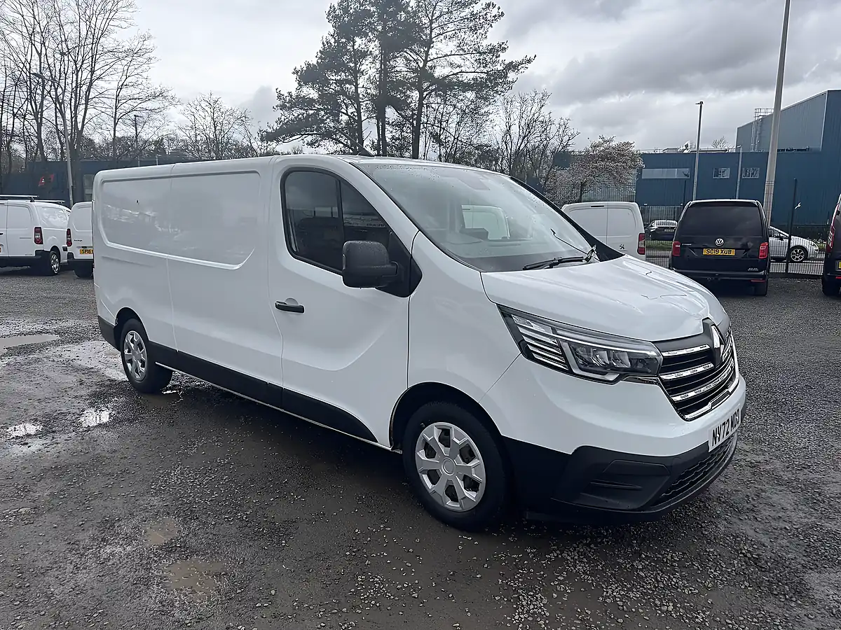 Used 2023 Renault Trafic Business+ Glacier White - Interior and Exterior details 3