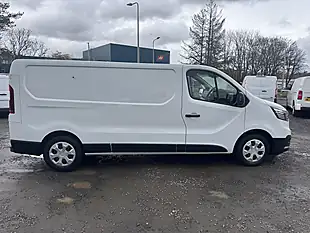 Used 2023 Renault Trafic Business+ Glacier White - Interior and Exterior details 4