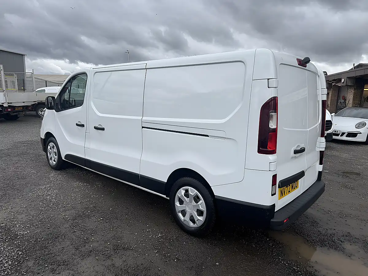 Used 2023 Renault Trafic Business+ Glacier White - Interior and Exterior details 7