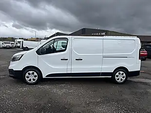 Used 2023 Renault Trafic Business+ Glacier White - Interior and Exterior details 8