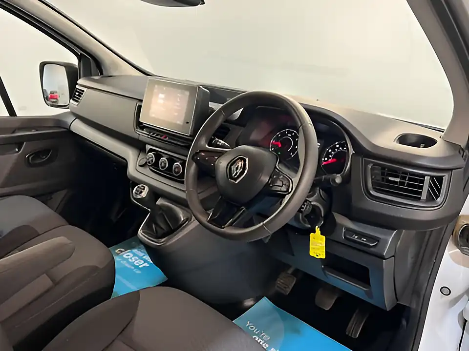 Used 2023 Renault Trafic Business+ Glacier White - Interior and Exterior details 11