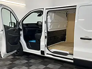 Used 2023 Renault Trafic Business+ Glacier White - Interior and Exterior details 14