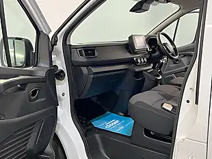 Used 2023 Renault Trafic Business+ Glacier White - Interior and Exterior details 15