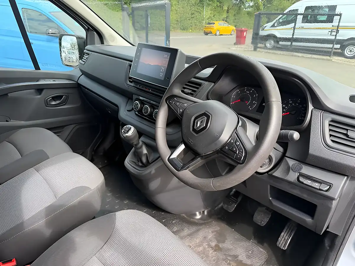 Used 2023 Renault Trafic Business+ Grey - Interior and Exterior details 10