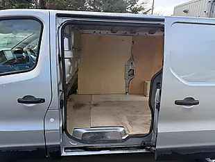 Used 2023 Renault Trafic Business+ Grey - Interior and Exterior details 15