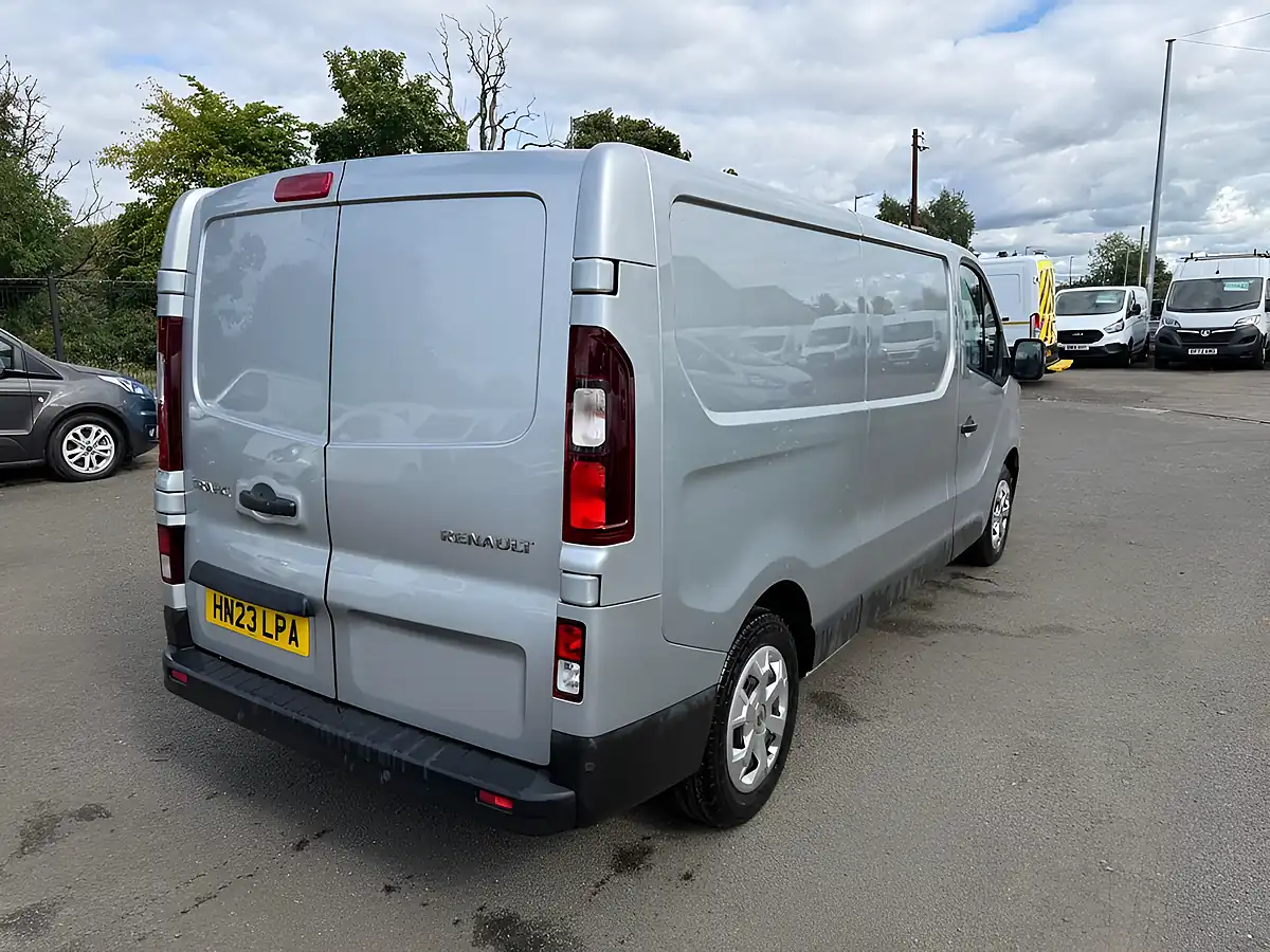 Used 2023 Renault Trafic Business+ Grey - Interior and Exterior details 5