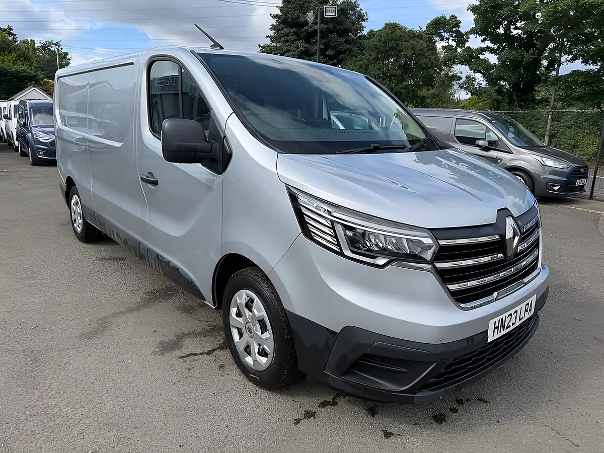 Used 2023 Renault Trafic Business+ Grey - Interior and Exterior details 7