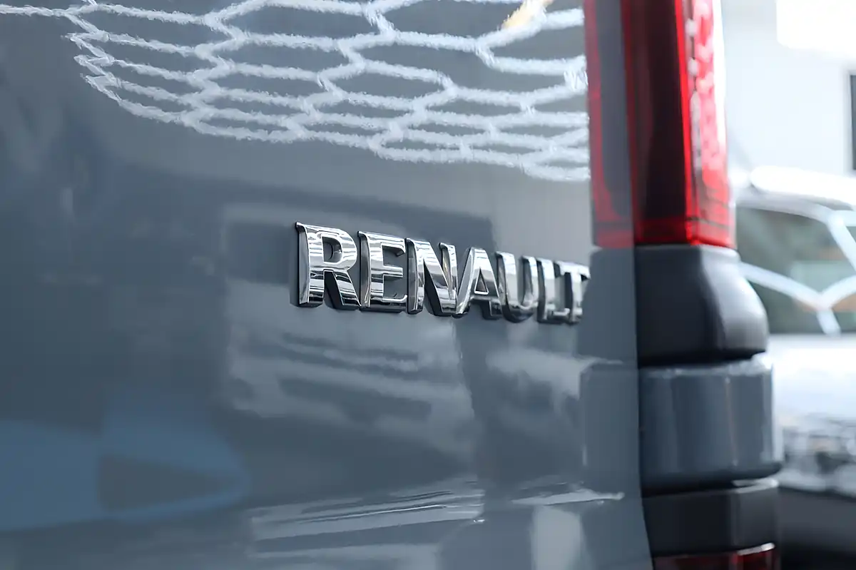 Used 2023 Renault Trafic Business+ Grey - Interior and Exterior details 11