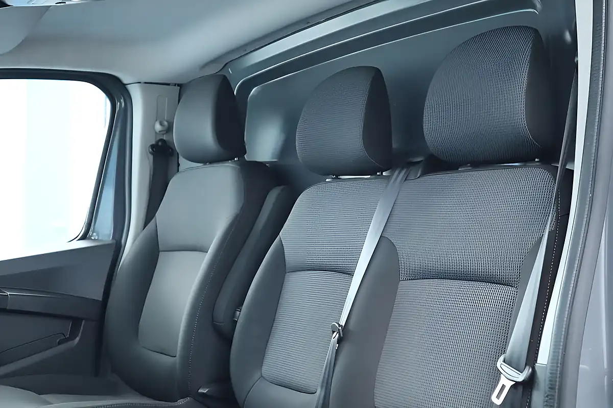 Used 2023 Renault Trafic Business+ Grey - Interior and Exterior details 14