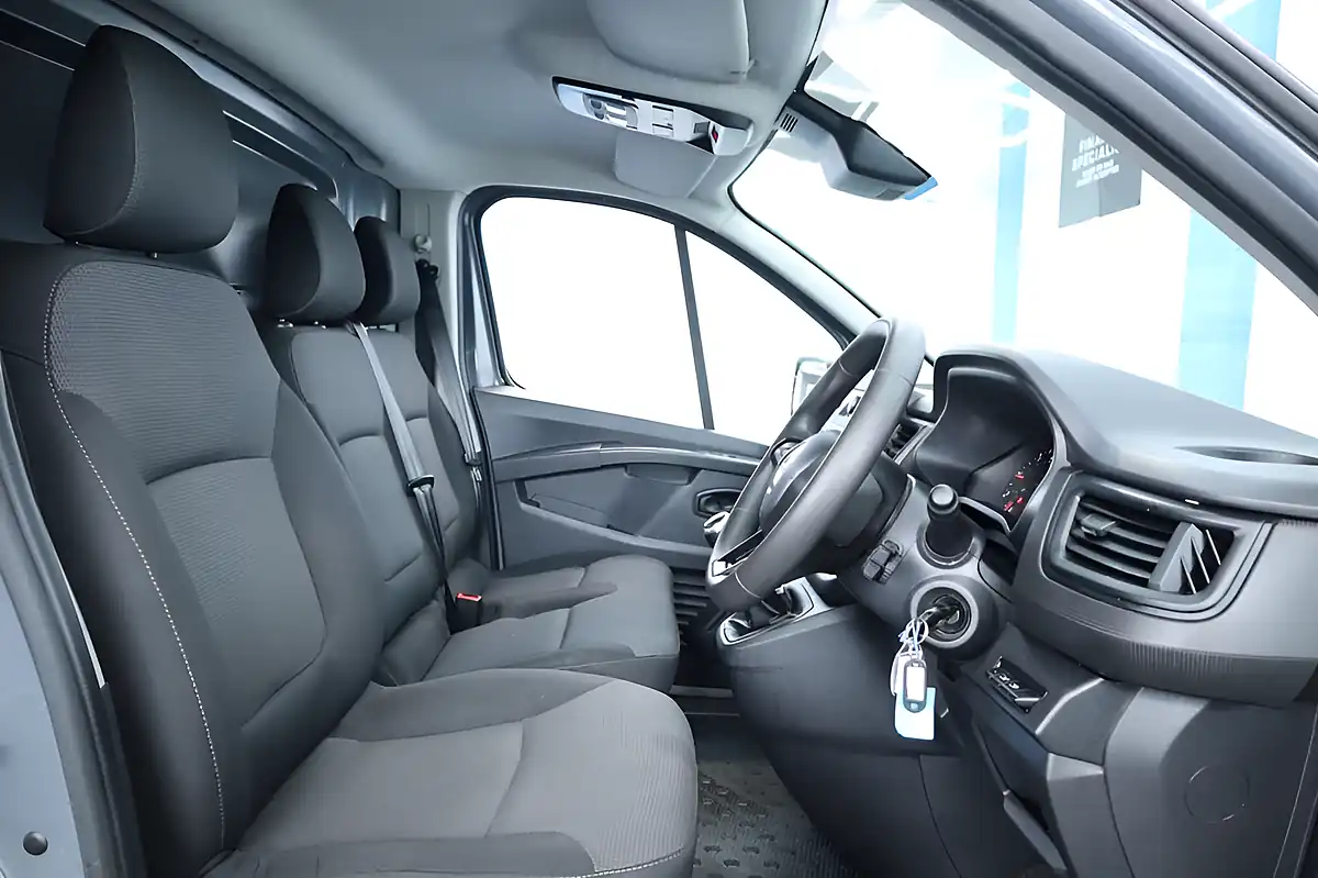 Used 2023 Renault Trafic Business+ Grey - Interior and Exterior details 15