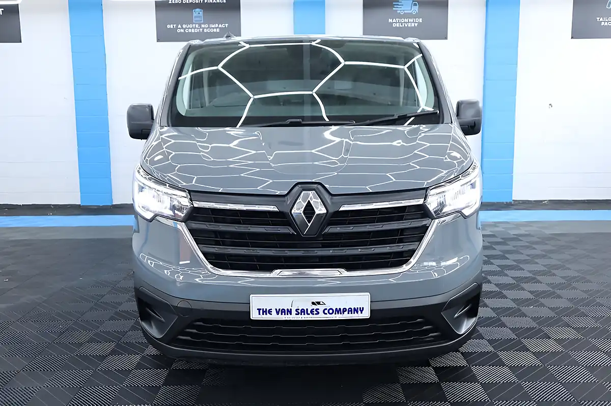Used 2023 Renault Trafic Business+ Grey - Interior and Exterior details 4