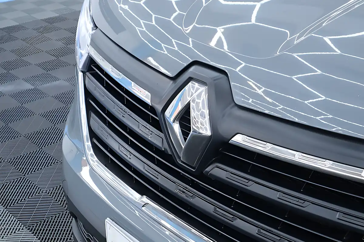 Used 2023 Renault Trafic Business+ Grey - Interior and Exterior details 5