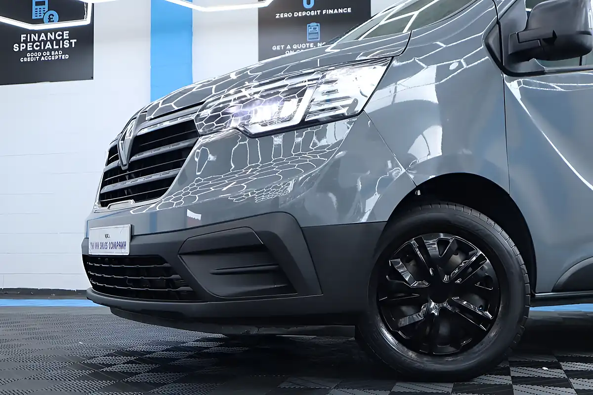 Used 2023 Renault Trafic Business+ Grey - Interior and Exterior details 8