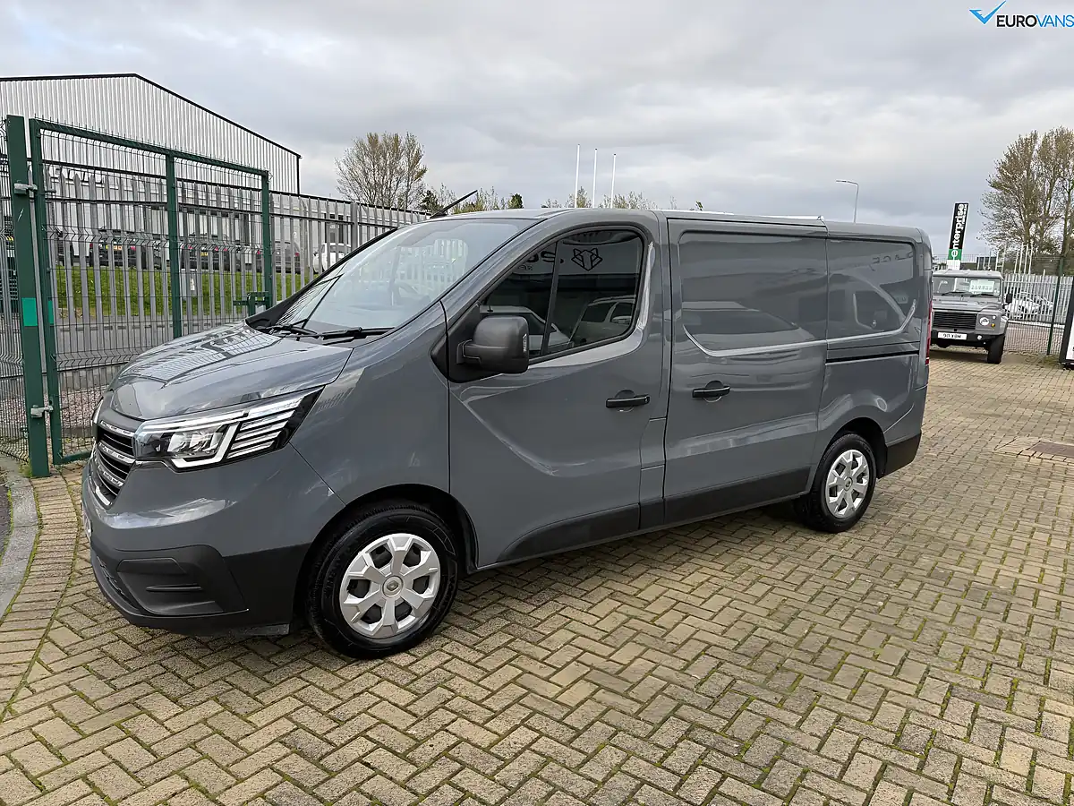 Used 2023 Renault Trafic Business+ Grey - Interior and Exterior details 5