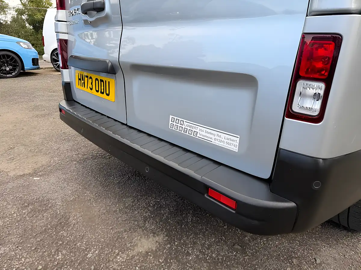 Used 2023 Renault Trafic Business+ Grey - Interior and Exterior details 11