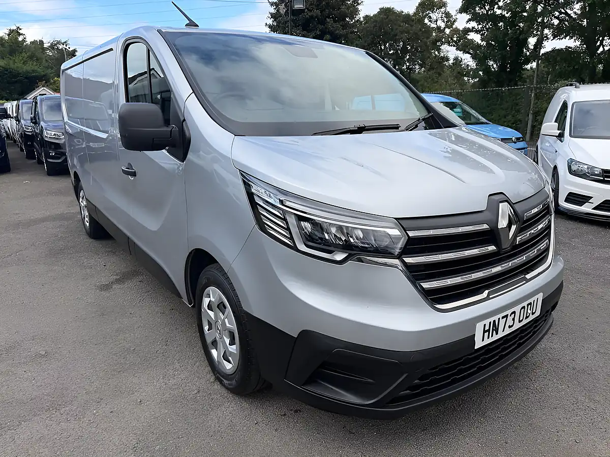 Used 2023 Renault Trafic Business+ Grey - Interior and Exterior details 12