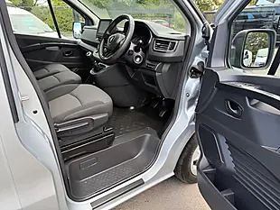 Used 2023 Renault Trafic Business+ Grey - Interior and Exterior details 13