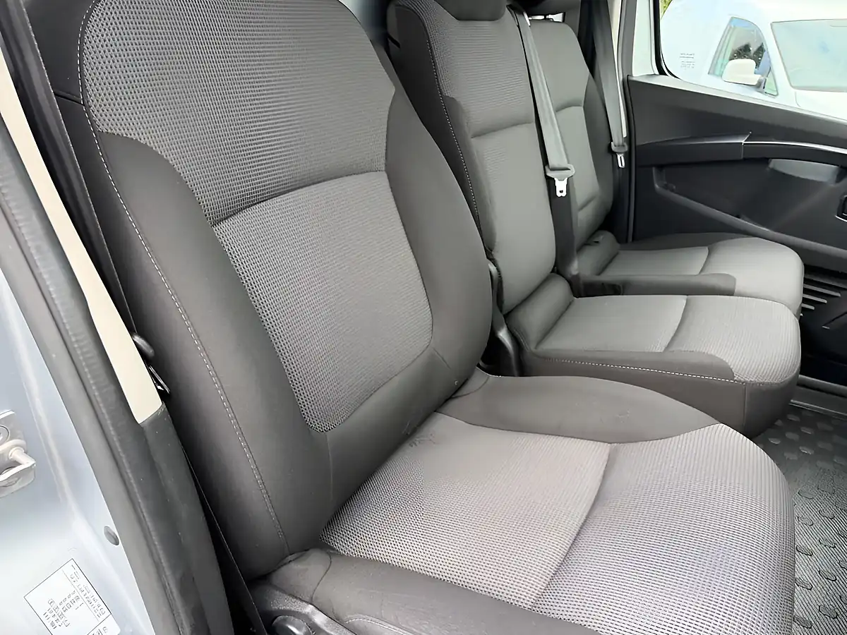 Used 2023 Renault Trafic Business+ Grey - Interior and Exterior details 14