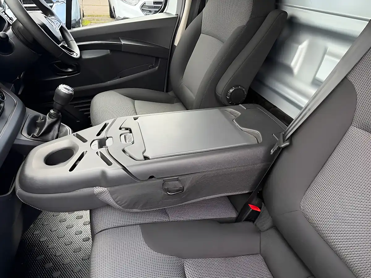 Used 2023 Renault Trafic Business+ Grey - Interior and Exterior details 17