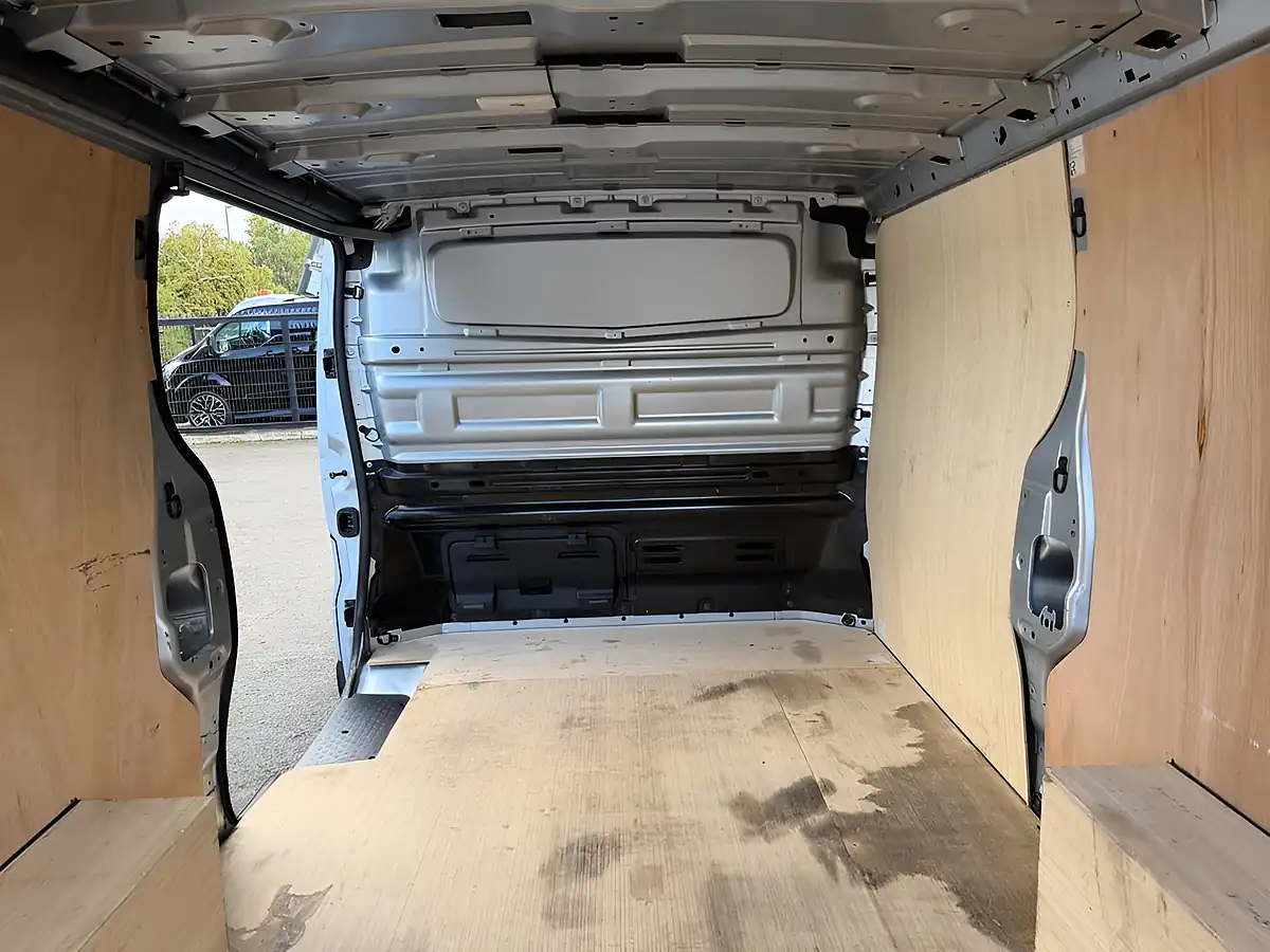 Used 2023 Renault Trafic Business+ Grey - Interior and Exterior details 19