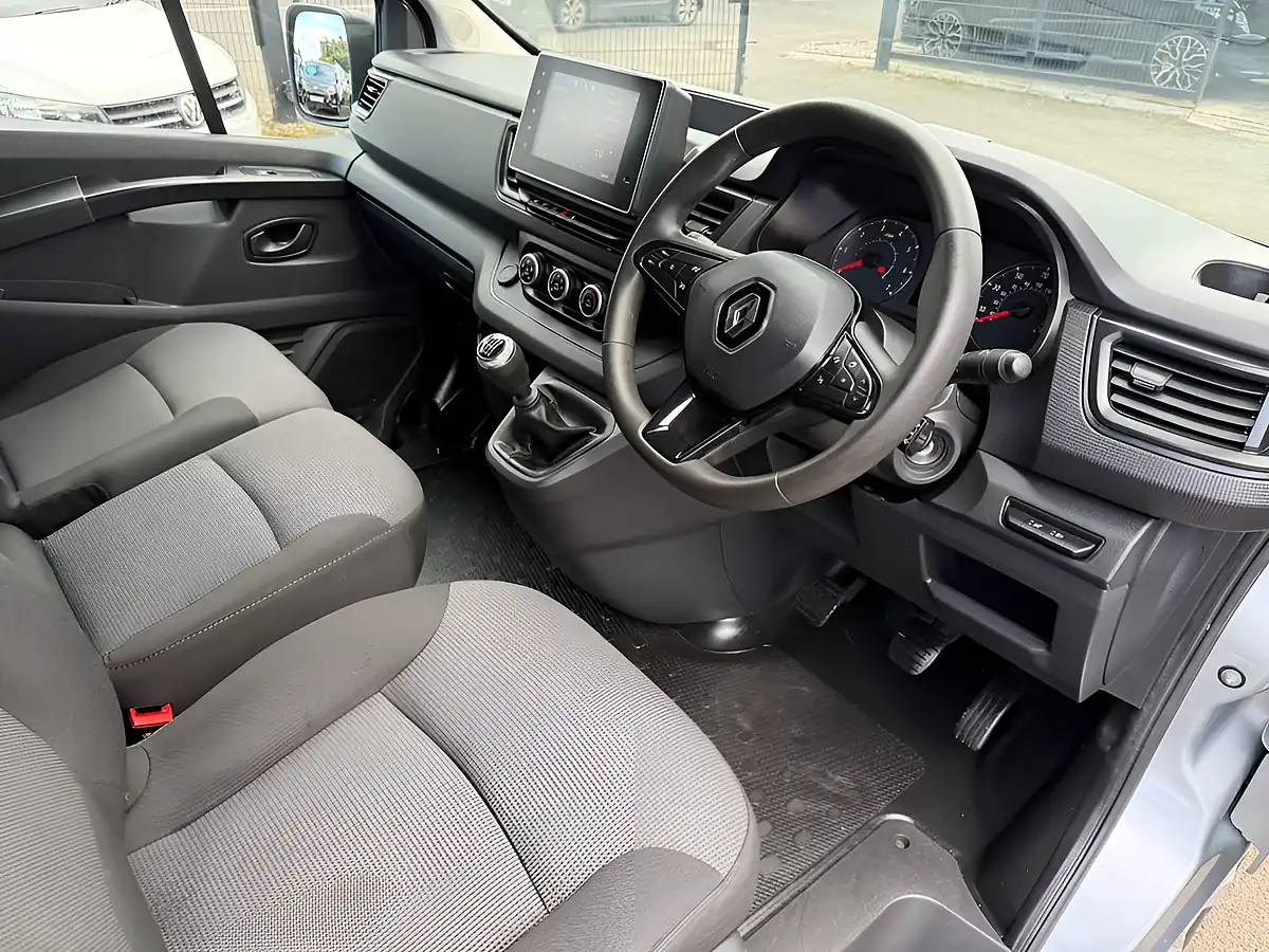 Used 2023 Renault Trafic Business+ Grey - Interior and Exterior details 3