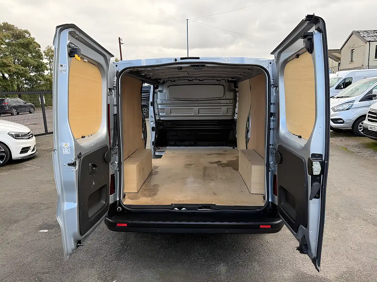 Used 2023 Renault Trafic Business+ Grey - Interior and Exterior details 4