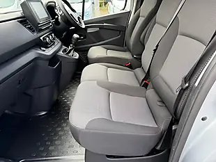 Used 2023 Renault Trafic Business+ Grey - Interior and Exterior details 5