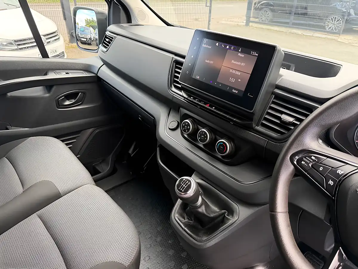 Used 2023 Renault Trafic Business+ Grey - Interior and Exterior details 6