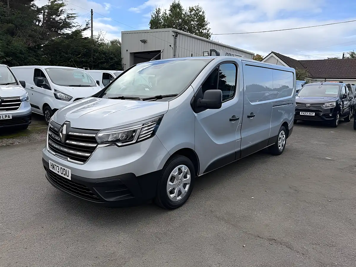 Used 2023 Renault Trafic Business+ Grey - Interior and Exterior details 8