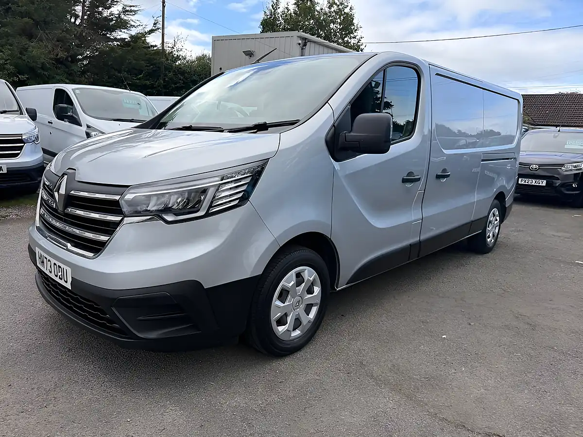 Used 2023 Renault Trafic Business+ Grey - Interior and Exterior details 9