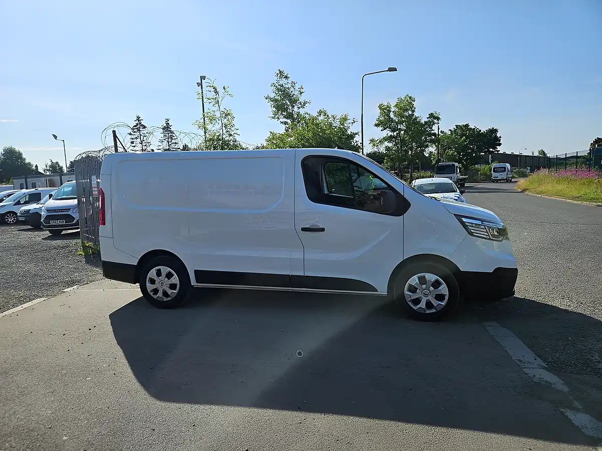 Used 2023 Renault Trafic Business+ White - Interior and Exterior details 2