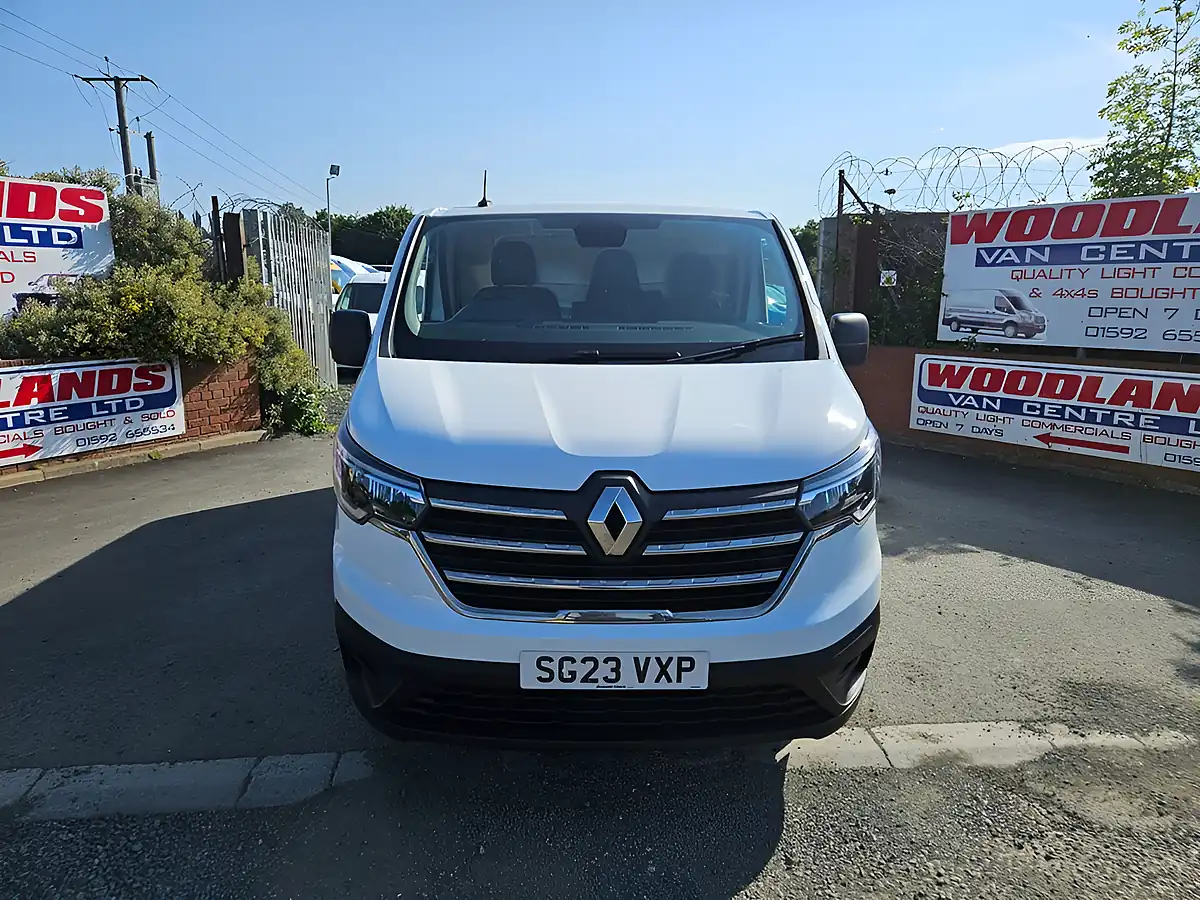 Used 2023 Renault Trafic Business+ White - Interior and Exterior details 3