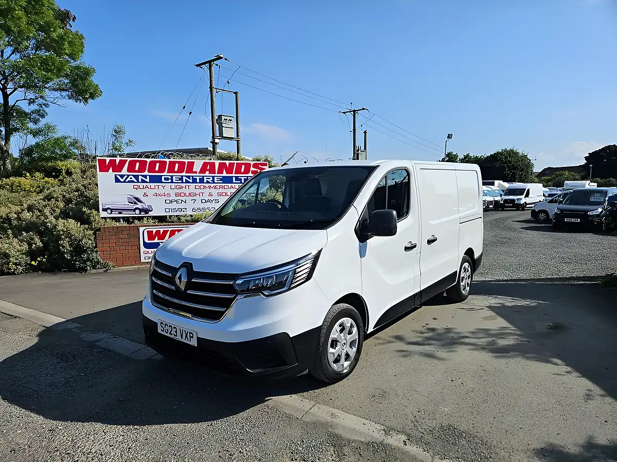 Used 2023 Renault Trafic Business+ White - Interior and Exterior details 4