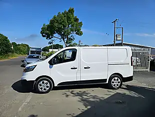 Used 2023 Renault Trafic Business+ White - Interior and Exterior details 5