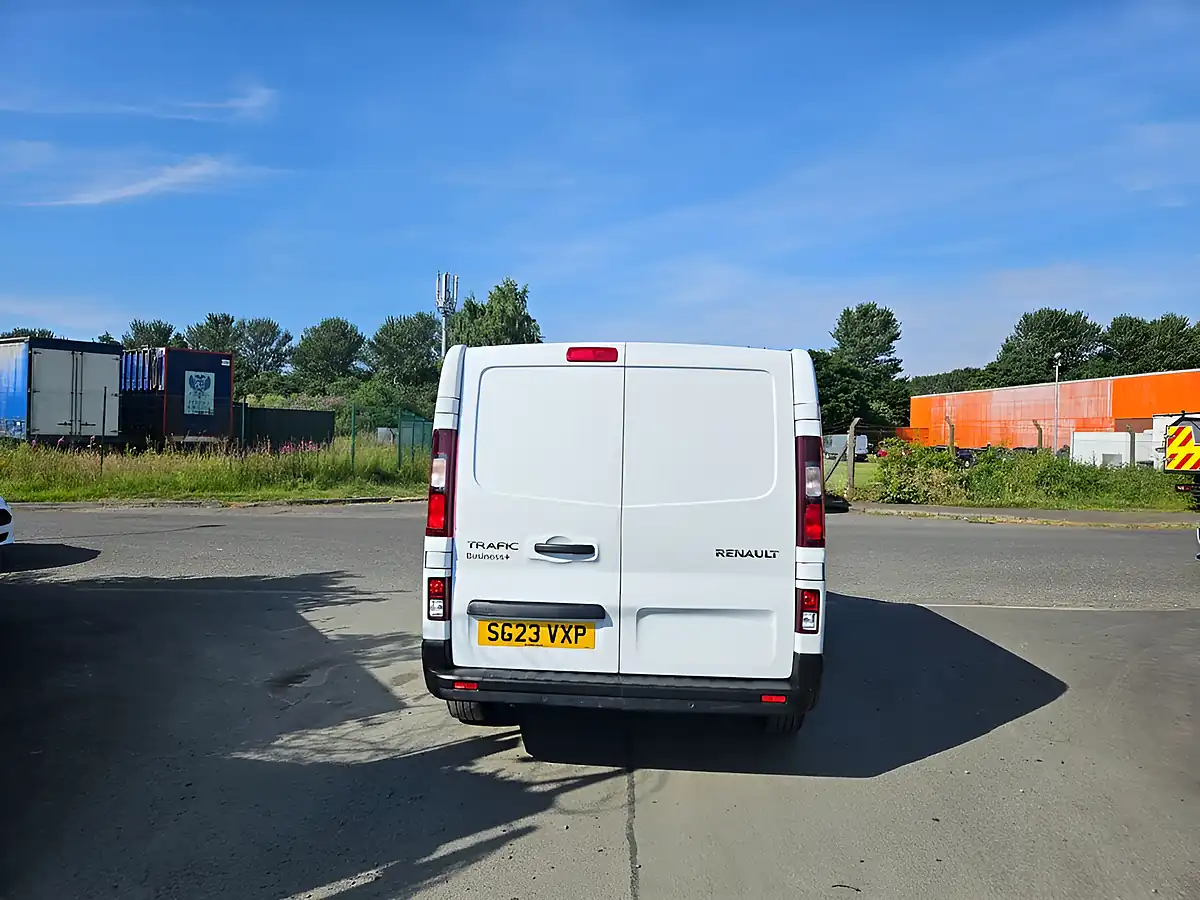 Used 2023 Renault Trafic Business+ White - Interior and Exterior details 7
