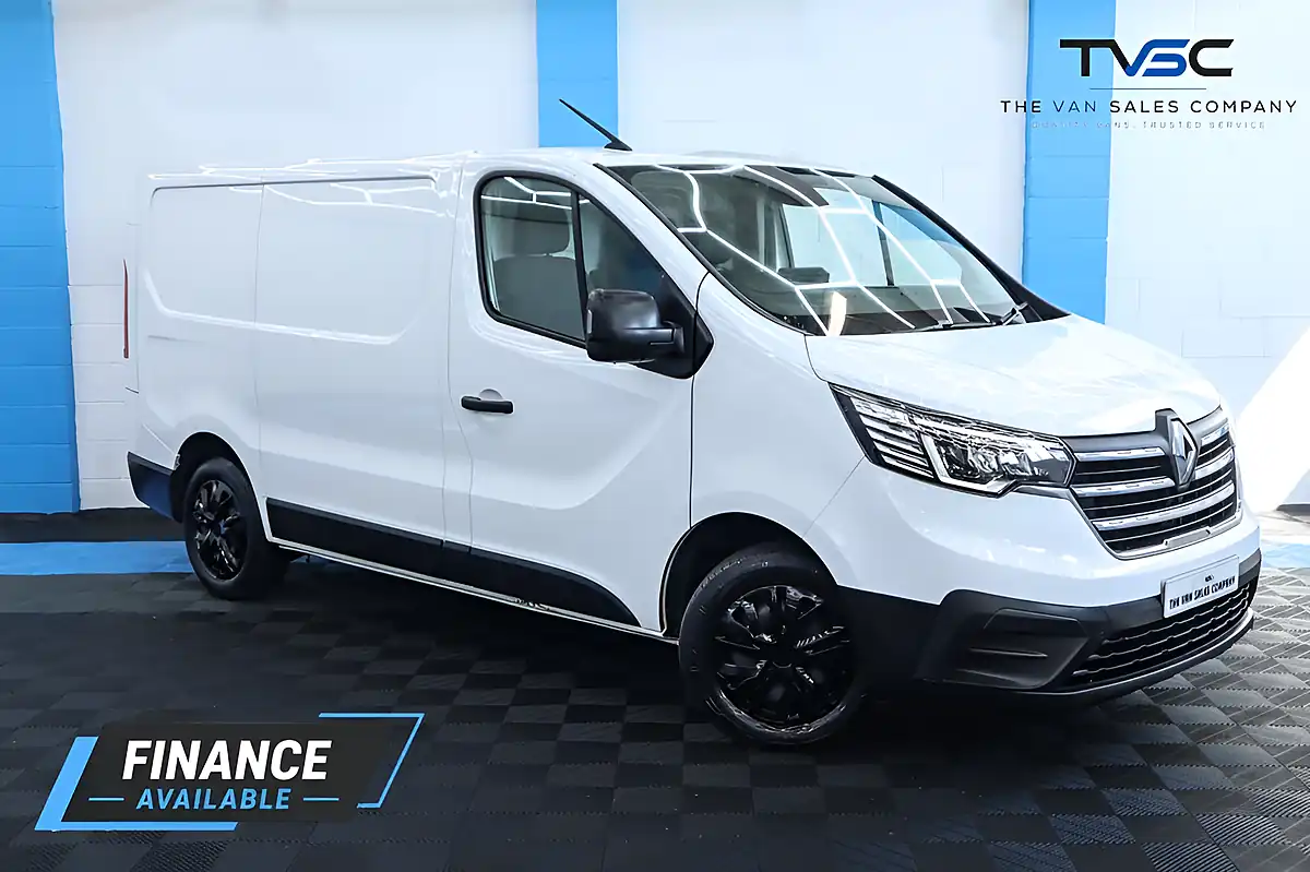 Used 2023 Renault Trafic Business+ White - Front View