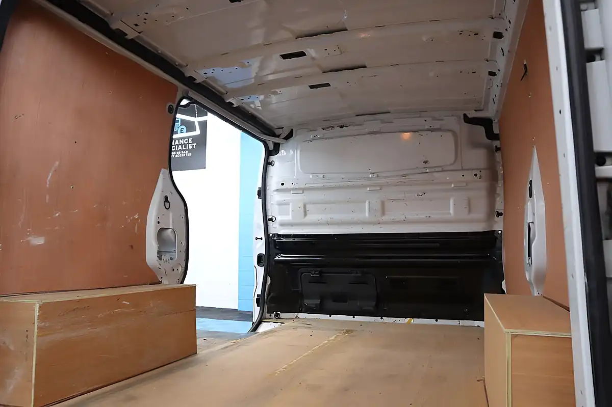 Used 2023 Renault Trafic Business+ White - Interior and Exterior details 13