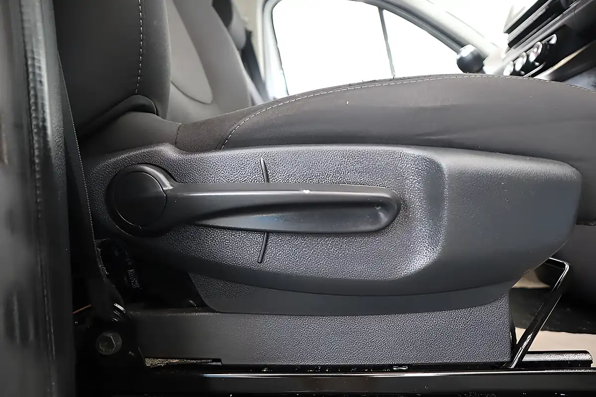 Used 2023 Renault Trafic Business+ White - Interior and Exterior details 16