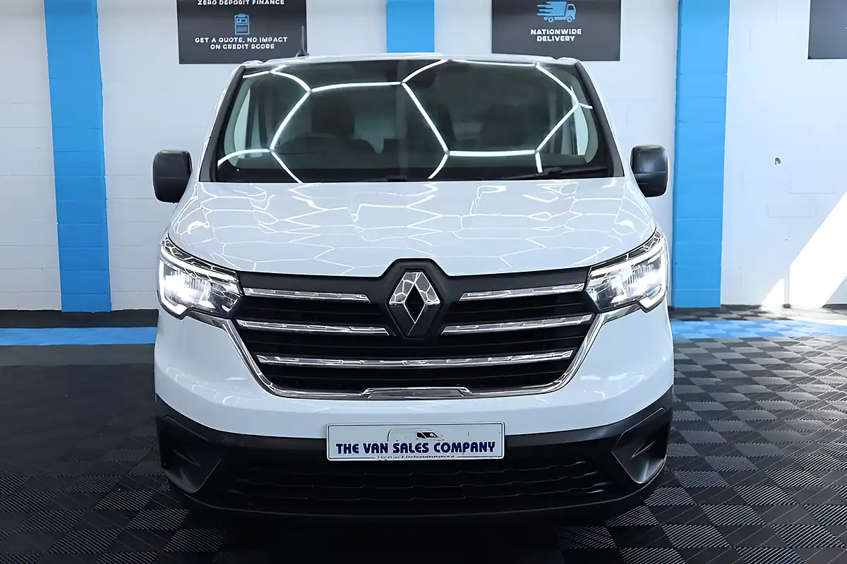 Used 2023 Renault Trafic Business+ White - Interior and Exterior details 4