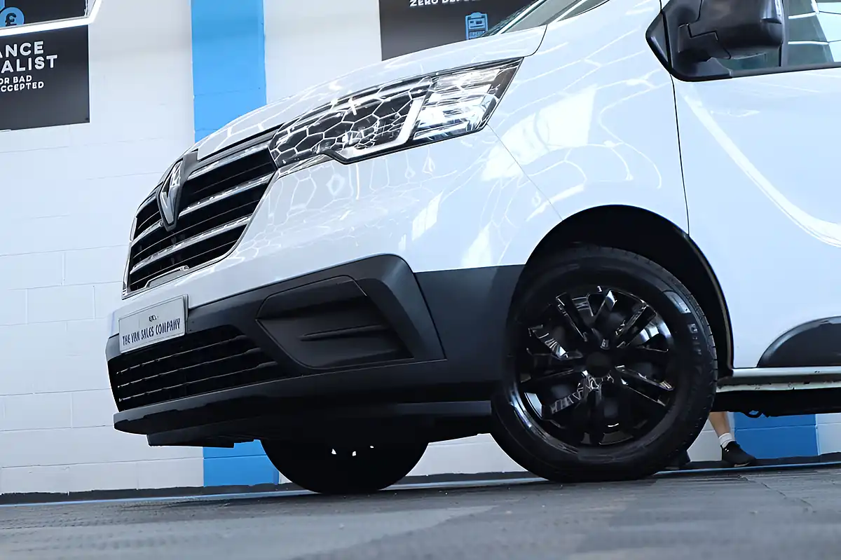 Used 2023 Renault Trafic Business+ White - Interior and Exterior details 7