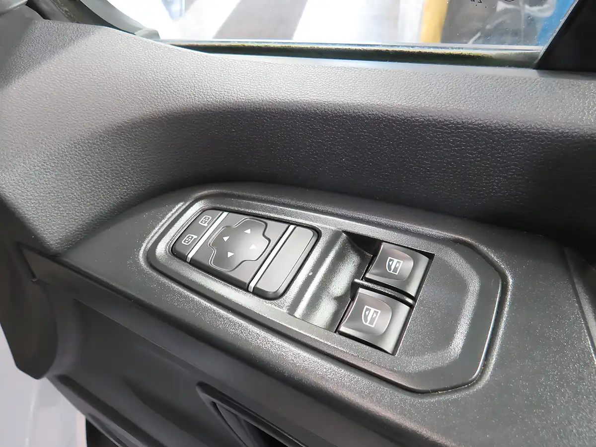Used 2023 Renault Trafic Business+ White - Interior and Exterior details 10