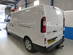 Used 2023 Renault Trafic Business+ White - Interior and Exterior details 4