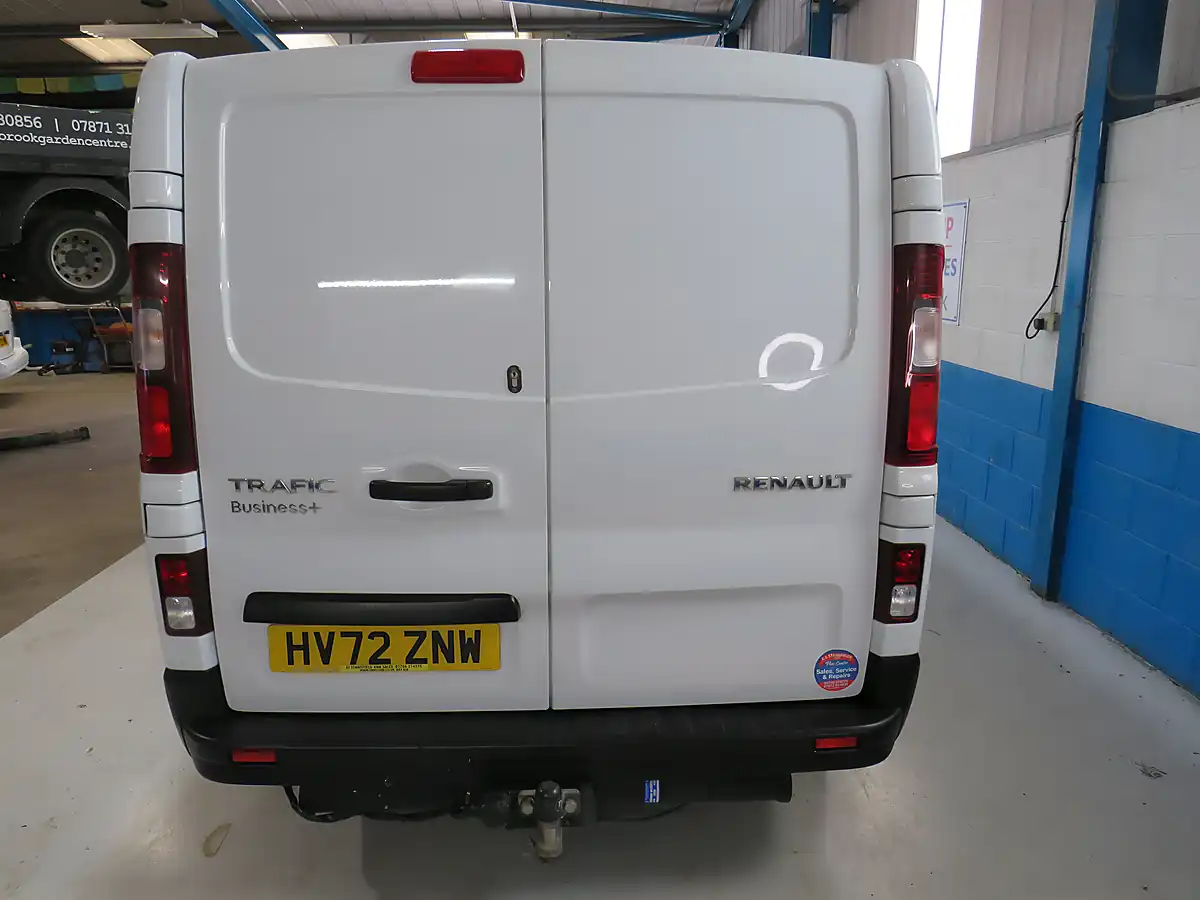 Used 2023 Renault Trafic Business+ White - Interior and Exterior details 5