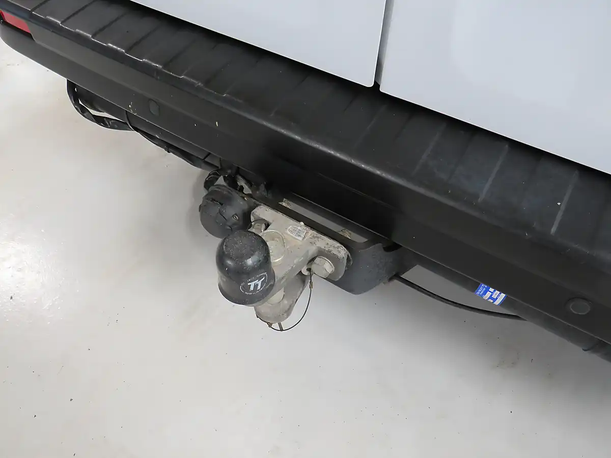 Used 2023 Renault Trafic Business+ White - Interior and Exterior details 8